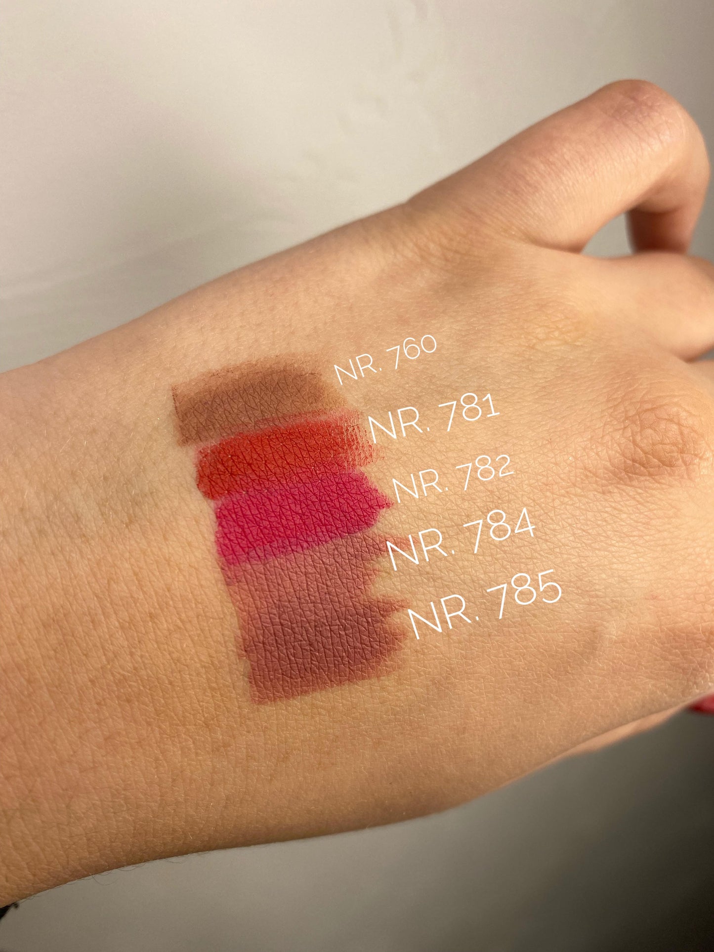 EVAGARDEN "SUPERLAST LIP PENCIL" lupu piestukas