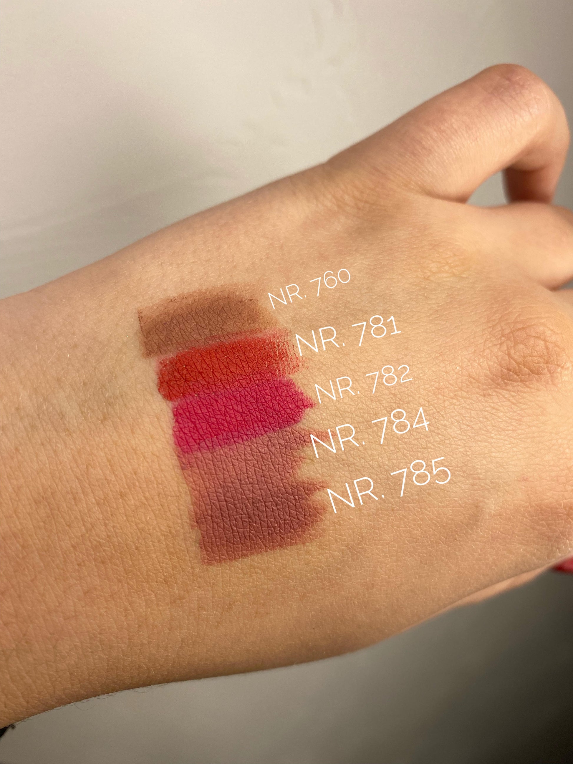 EVAGARDEN "SUPERLAST LIP PENCIL" lupu piestukas